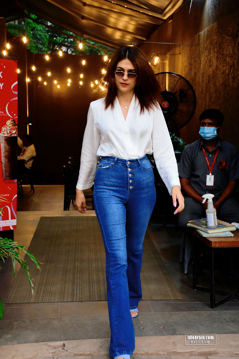 Fashion Divas: Anita Hassanandani looks divine in white, Divyanka Tripathi  makes a statement pose in floral top and denim jeans