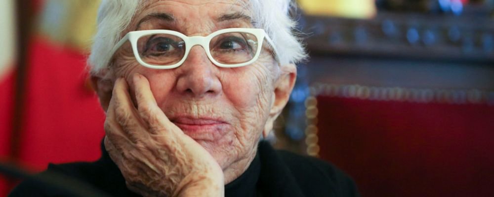 tresequenze's tweet photo. «I #film di Lina si basano sul conflitto e lo celebrano. Non solo il conflitto sociale, ma anche quello che si trova dentro di noi, il conflitto fra i nostri desideri e le nostre azoni». 
Un ritratto di Lina #Wertmüller a cura di Lucia Senesi https://t.co/ti4celLoKg https://t.co/7fZUtiifTf