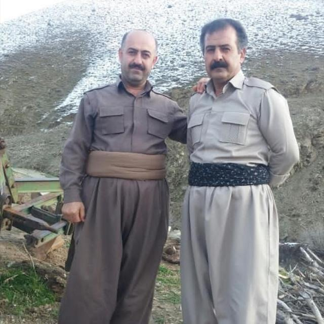 Ashrafi4ever's tweet photo. Heydar Ghorbani's brother was arrested on the spot for objecting to his brother's sudden execution
#onlyinIran
#حیدر_قربانی https://t.co/d6qoOM5680