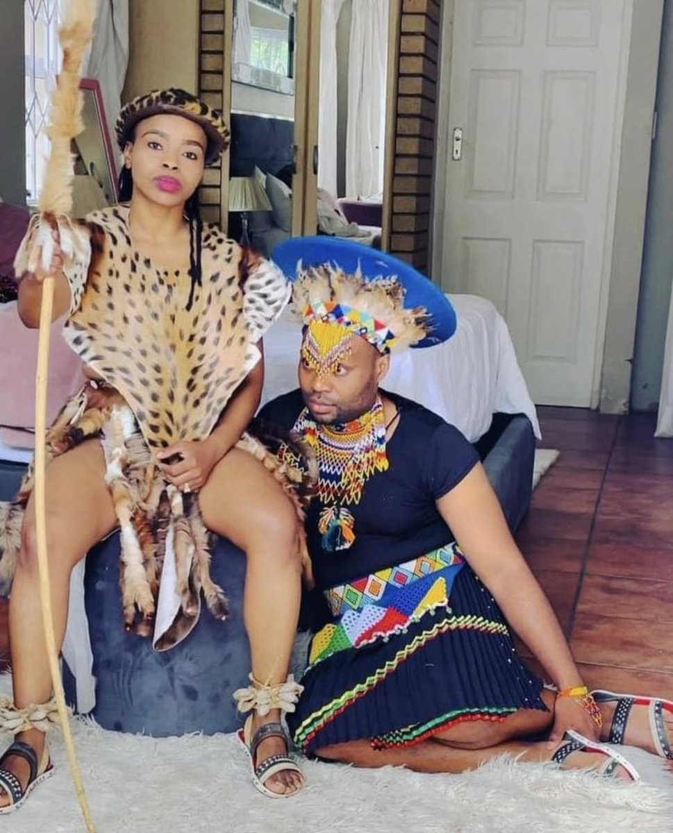 SaneleKhuzwayo_'s tweet photo. When she paid for her own lobola💀 https://t.co/O8qGlYnBq0