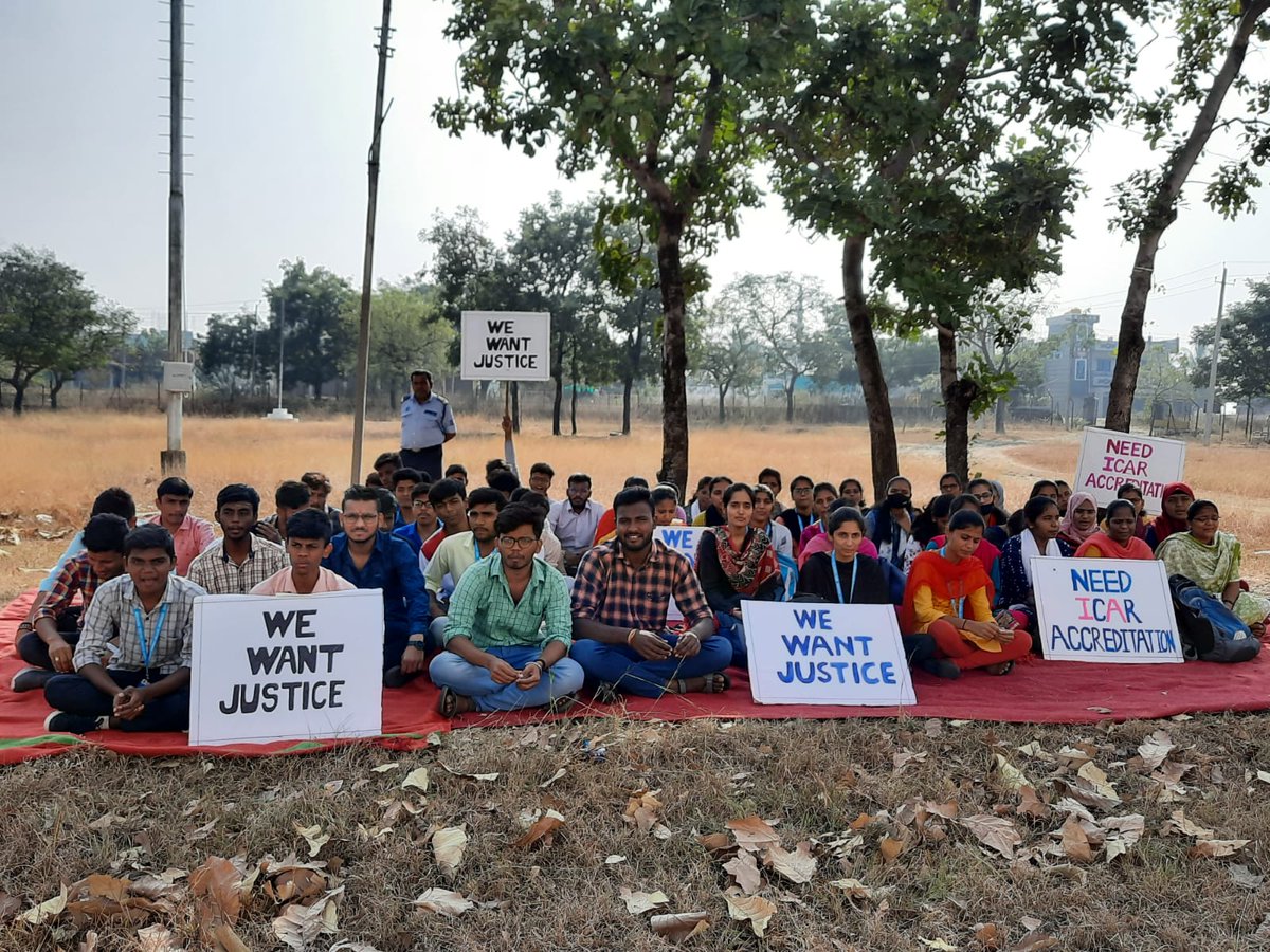 Pavan_R_v's tweet photo. Dear KVAFSU why ru so engaged urself in expanding ur infrastructure
Instead of it it's better to improvise the situations of exiting colleges,we don't know whether u aware abt our existence or nt#DSCK
Plz dnt ignore us
"We fight
Untill we get our right"
#ICARaccreditationforDSCK https://t.co/JOcM3WX1Xv