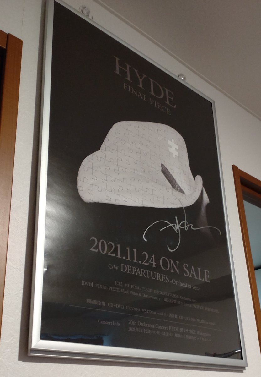 hyde_addict's tweet photo. サイン届きました😭ありがとうございます🙏❤️一生大事にします(*´Д`*)❤️ #FINALPEACE #MONSTERSCHANCE #HYDE @HydeOfficial_ https://t.co/o4OyQyGgVq