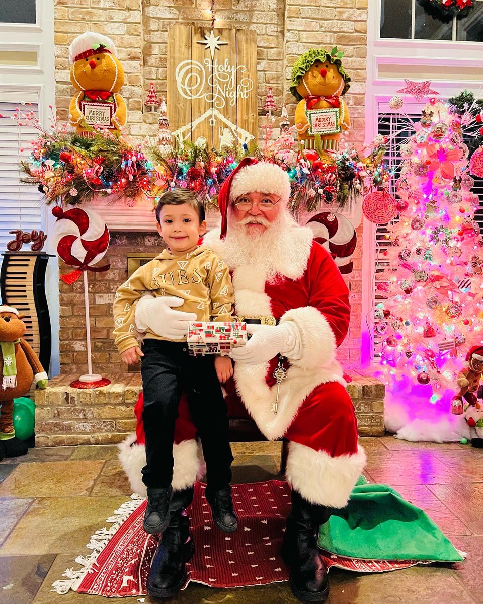 Gorettyflores2's tweet photo. Llegó Santa🎅🏻🌲🍭 https://t.co/mU9KnTb1Yk