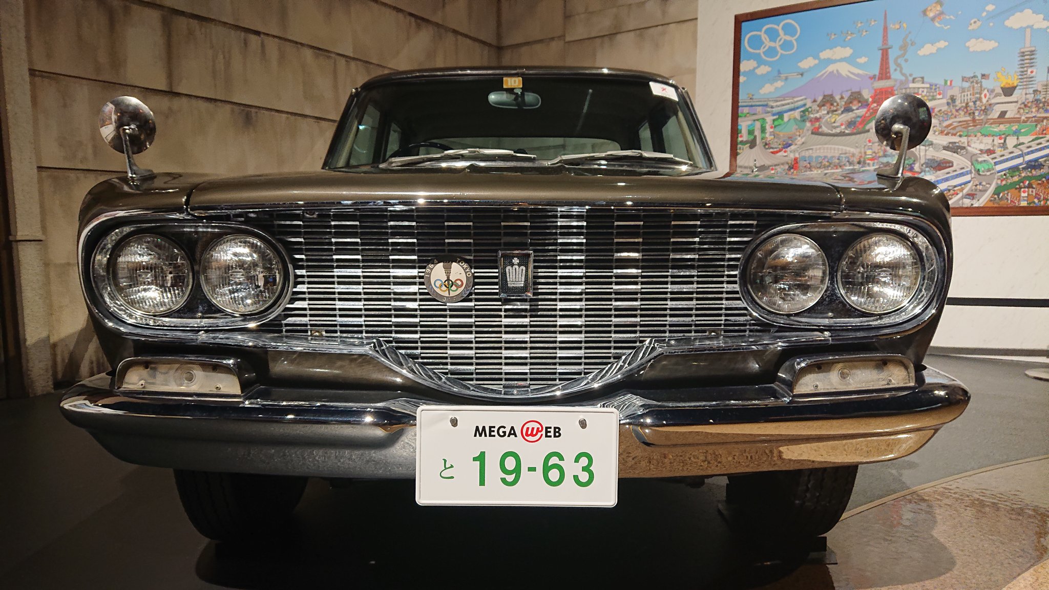 アッカー 2代目クラウン フロントグリルのに東京オリンピックのエンブレム コレも渋くてかっこいいな T Co Fezzrhu1ce Twitter