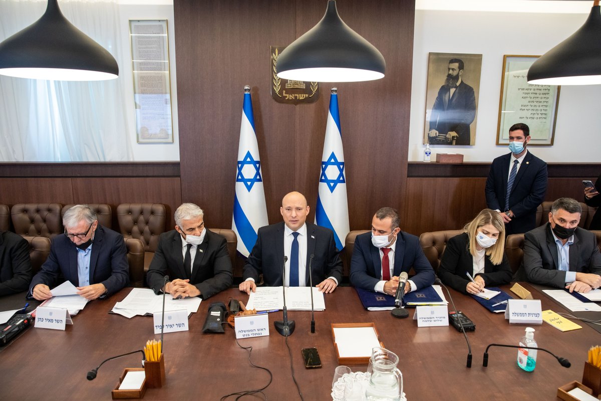 משה בר סימן טוב: הקורונה לימדה אותנו שצריך למקד את המאמצים שלנו בהיערכות ולא בתחזיות. במצב הנוכחי ישראל צריכה לנצל את חומת ההגנה הטובה שנותנים לנו החיסונים, להתמקד בצעדים ארוכי טווח - ולא בהצעות שמתבטלות עוד לפני שהן נכנסות לתוקף | לטור המלא של <a href="/moshebst/">Moshe Bar-Siman-Tov משה בר סימן טוב</a>
bit.ly/3Ffoxtm