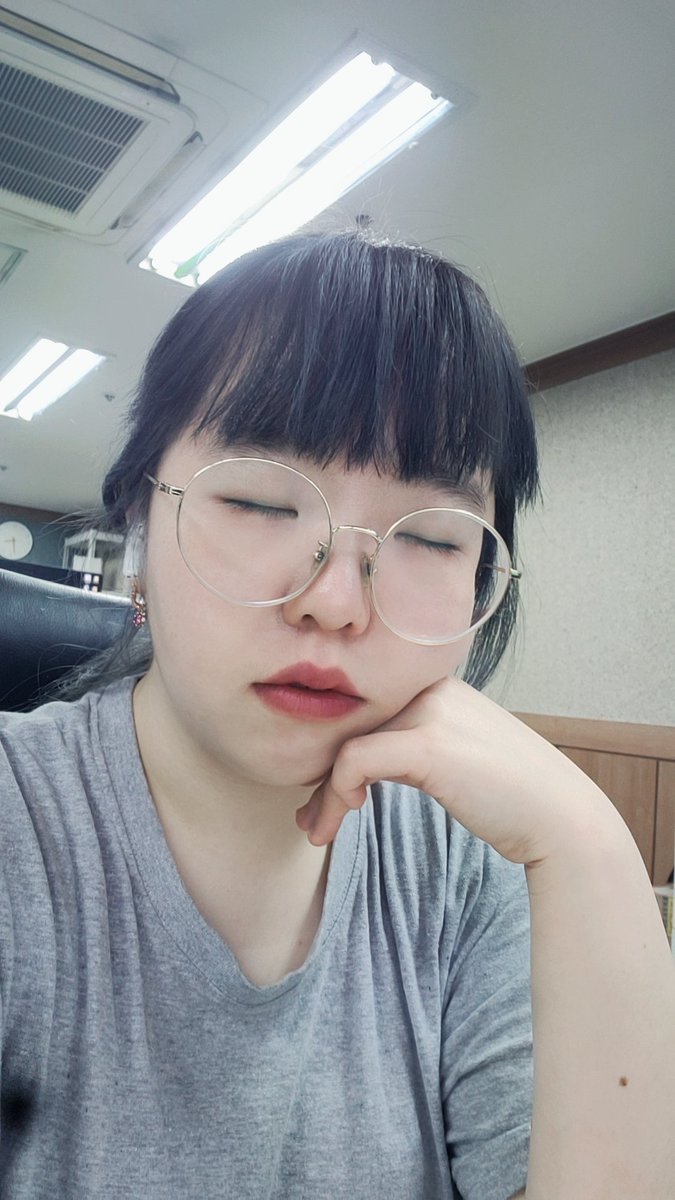 rara21k's tweet photo. ☆맨날 집에서 놀고만 싶다~☆
☆말괄량이남매냥☆
•유튜브 https://t.co/fF2l2JL2oo
•페이스북 https://t.co/STd7IXrH1x
•인스타 https://t.co/fxpuK2O8Wk
•블로그 https://t.co/ssdzcoCkXF

#셀카 #집 #주말 #끝 #쉬고���다 #냥 #고양이 #selfie #주말끝 #selfie https://t.co/NAqC6nPaRQ