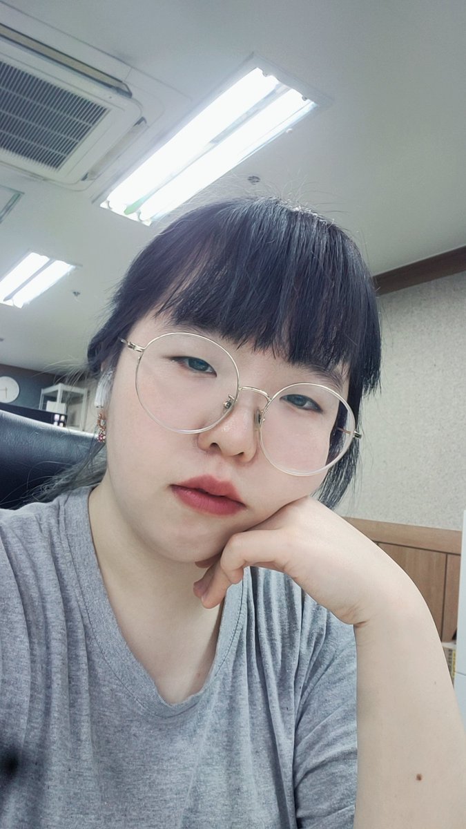 rara21k's tweet photo. ☆맨날 집에서 놀고만 싶다~☆
☆말괄량이남매냥☆
•유튜브 https://t.co/fF2l2JL2oo
•페이스북 https://t.co/STd7IXrH1x
•인스타 https://t.co/fxpuK2O8Wk
•블로그 https://t.co/ssdzcoCkXF

#셀카 #집 #주말 #끝 #쉬고���다 #냥 #고양이 #selfie #주말끝 #selfie https://t.co/NAqC6nPaRQ