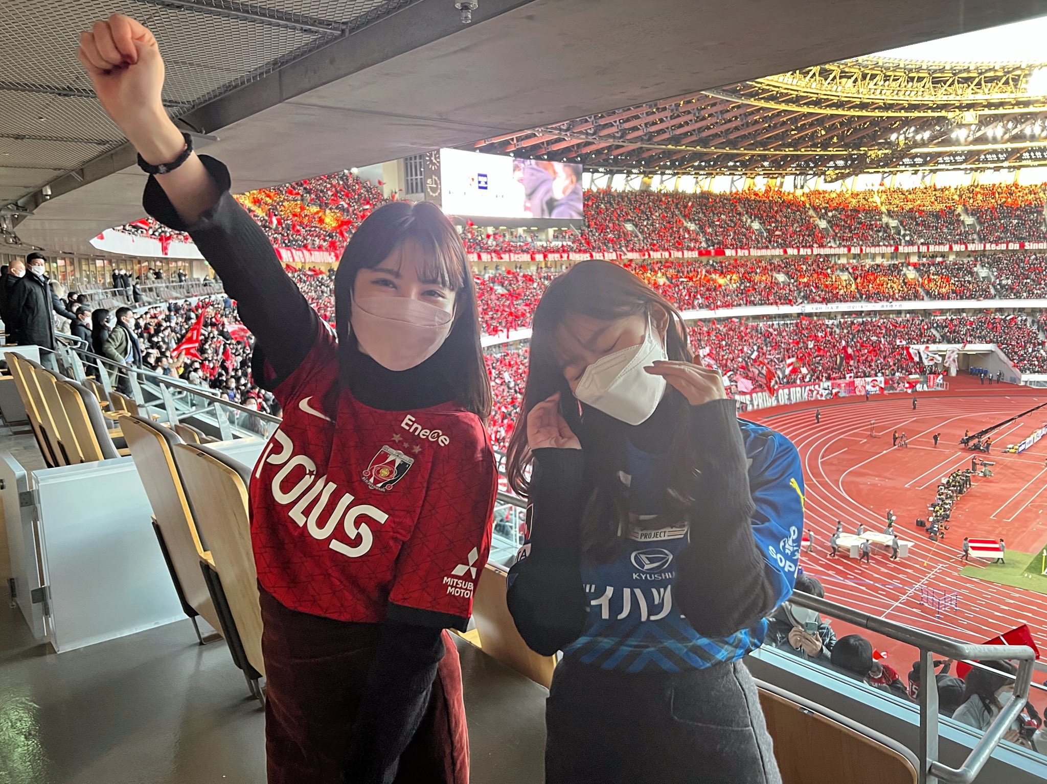 小嶋 陽菜 浦和レッズ天皇杯 優勝おめでとうございます 久しぶりのスタジアム観戦でしたがめちゃめちゃいい試合で大分トリニータサポのさっしーと大盛り上がり 槙野選手の 決勝点には鳥肌立ちました お疲れ様でした 天皇杯決勝 T