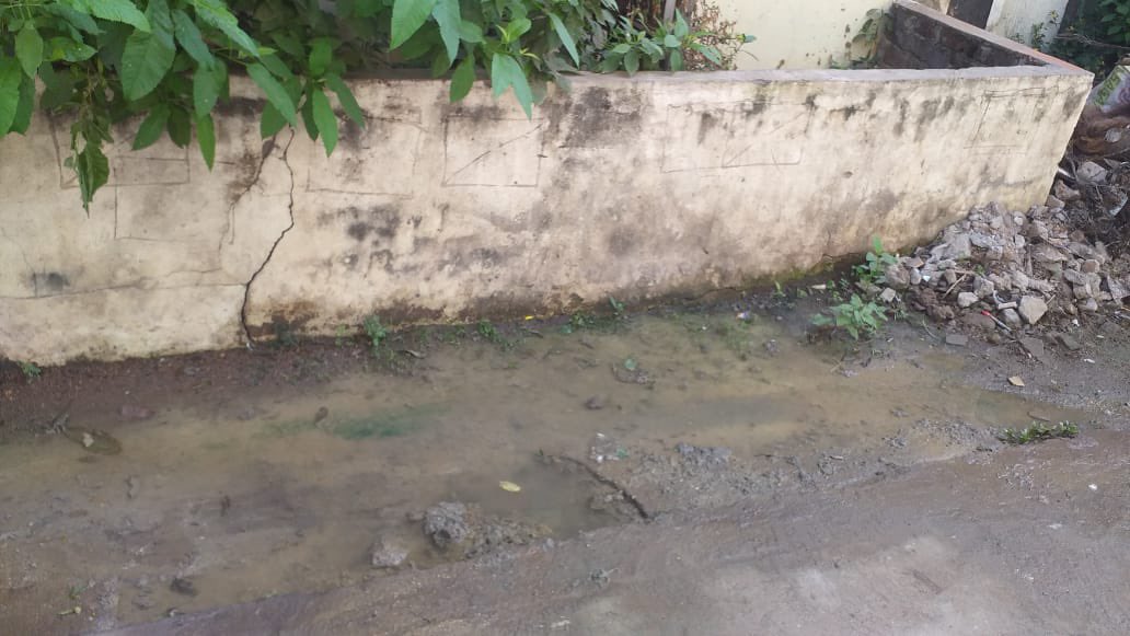 swathisri17's tweet photo. @GHMCOnline @KTRTRS @CommissionrGHMC I am residing in Chaitanyapuri location we have a very serious problem of drainage and it totally flushing out. We have raised many complaints to the respective team but none of them have taken the action, below are the photos https://t.co/jLGEWZlqeZ