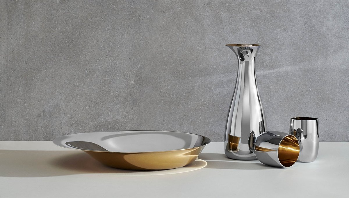 Advent Calendar Giveaway. ✨
The exclusive last prize of the year is the sculptural Norman Foster carafe and two tumblers. Visit our Insta profile.
#steltondesign #giveaway #adventcalendar #luksus #advent #gaw #normanfoster #normanfostercollection #holidays #giftidea #design