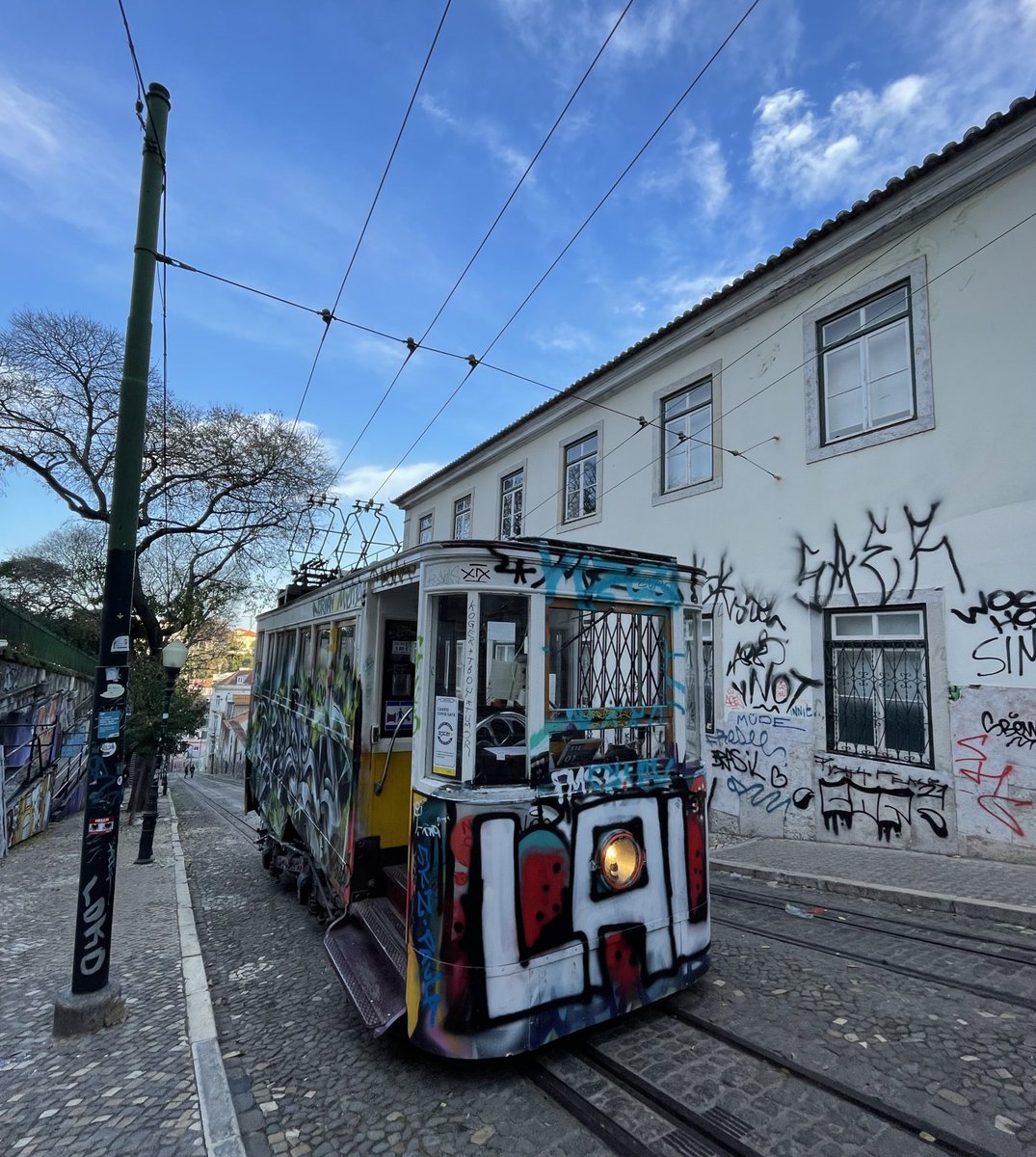 Mesptitsboutsdumonde (@mesptitsbouts) on Twitter photo 🇵🇹Va voir ailleurs si j’étudie 🧑🎓
L’épisode 10 de la webserie événement consacrée aux étudiants à l’étranger est actuellement en cours de tournage à Lisbonne au Portugal !!
@ESCClermont <a href="/chapkassurances/">Chapka</a> <a href="/MesPtitsBouts/">Mesptitsboutsdumonde</a> <a href="/FlorianBompan/">Florian Bompan</a> #studentlife #chapkagang #erasmus #lisbonne 🇵🇹Va voir ailleurs si j’étudie 🧑🎓
L’épisode 10 de la webserie événement consacrée aux étudiants à l’étranger est actuellement en cours de tournage à Lisbonne au Portugal !!
@ESCClermont <a href="/chapkassurances/">Chapka</a> <a href="/MesPtitsBouts/">Mesptitsboutsdumonde</a> <a href="/FlorianBompan/">Florian Bompan</a> #studentlife #chapkagang #erasmus #lisbonne