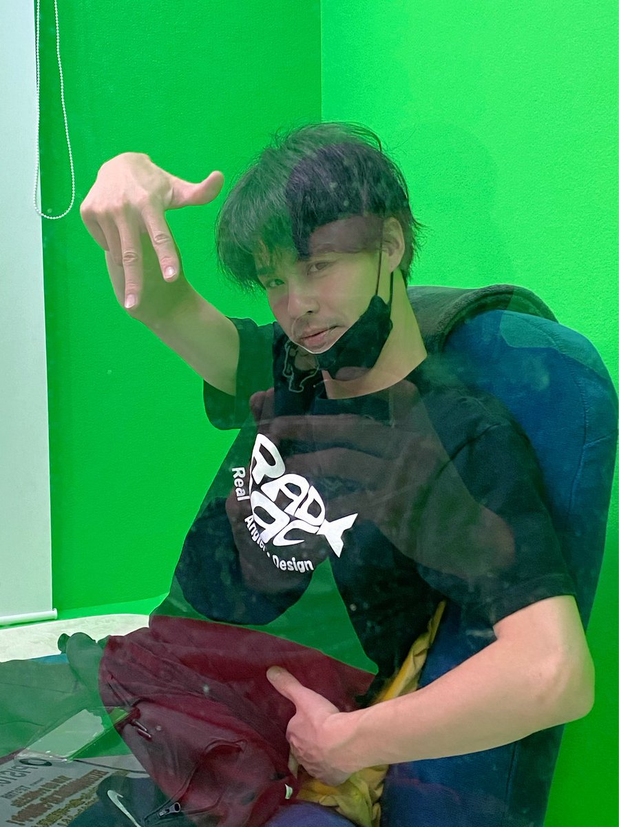 pistachioijichi's tweet photo. M-1の裏でこの男とPIST6!
RADRACYのロンTからTシャツに着替えて気合い充分!!
M-1見ながら携帯でTIP STARよろしくお願いします!!
#TIPSTAR_JP
#radracy https://t.co/xlgzRxWwaL