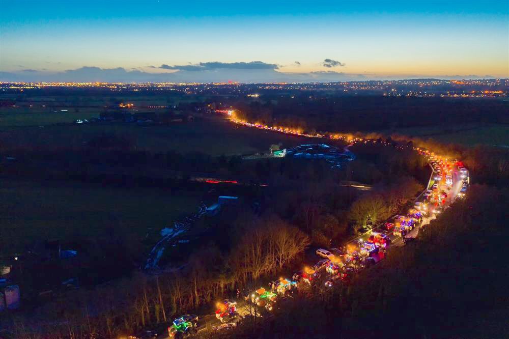 It’s not even 8am and we’re already looking forward to Oliver's #FestiveFarmers #TractorsLitUp #ChristmasConvoy this evening #Liverpool #alderhey #Christmas  🚜🎄🚜🎄🚜🎄🚜 👏🏻👏🏻👏🏻