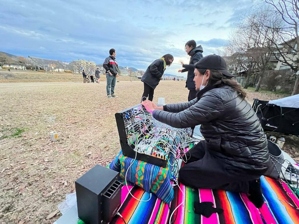 zonbi's tweet photo. #modularonthespot
19.Dec.2021
Caribe is playing drone music. https://t.co/jopfxEWWZm https://t.co/LQVGR5QG6A