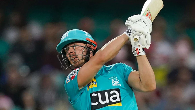FlashCric's tweet photo. TEAMS!

HEAT: Bryant, Lynn, Duckett, Heazlett, Abell, Peirson, Bazley, Bartlett, Steketee, Swepson, Ur Rahman.

THUNDER: Hales, Gilkes, J. Sangha, Billings, Ross, Sams, Cutting, McAndrew, Green, Mahmood, T. Sangha.

LIVE COMMS:
👉https://t.co/OcAKeKgzRi👈

#HEAvTHU|#BBL11
📷: AFP https://t.co/OiliAWZFLD