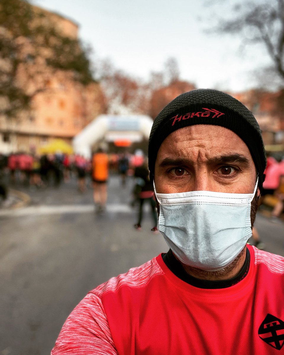 sapoconcho's tweet photo. A la 43a cursa de #LaSagrera, la cursa popular mes antiga de #Barcelona. La del barri, la 1era q vaig corre de menut amb els mestres del Juan XXIII. La 1era, crec q lโรบnica, q he guanyat alguna vegada. Lโรบnica medalla q no tinc a casa xq el pare la guarda al calaix dels tresors https://t.co/Cqxqyy2CcU