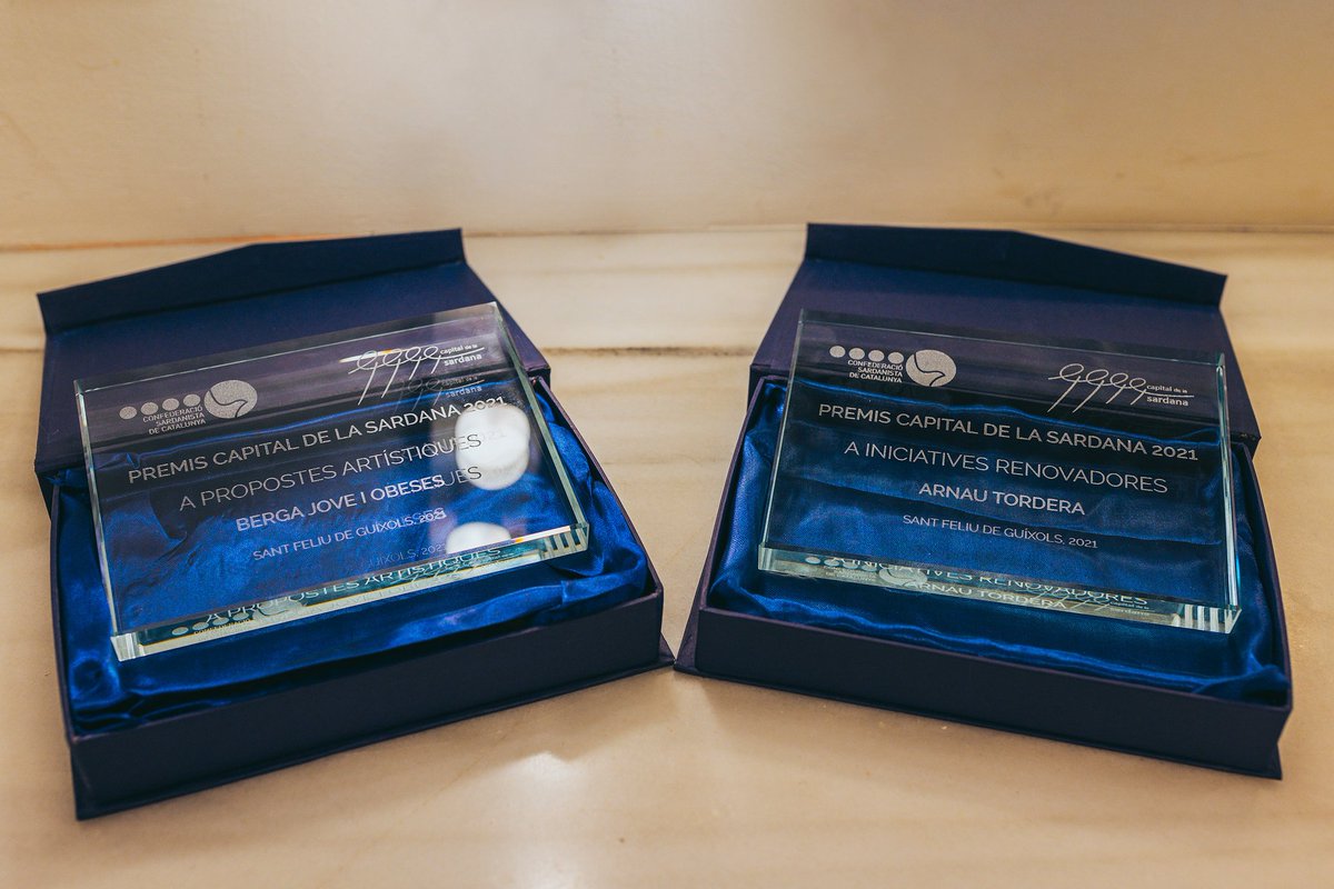 Unes quantes fotos d'ahir a Sant Feliu de Guíxols als Premis Capital de la Sardana on vaig tenir l'honor de compartir escenari amb la <a href="/coblabergajove/">Cobla Berga Jove</a>. 💚

Van oferir un programa fantàstic i vam emportar-nos dos premis que fan una il·lusió immensa.

📸 @Jordi_Galderic