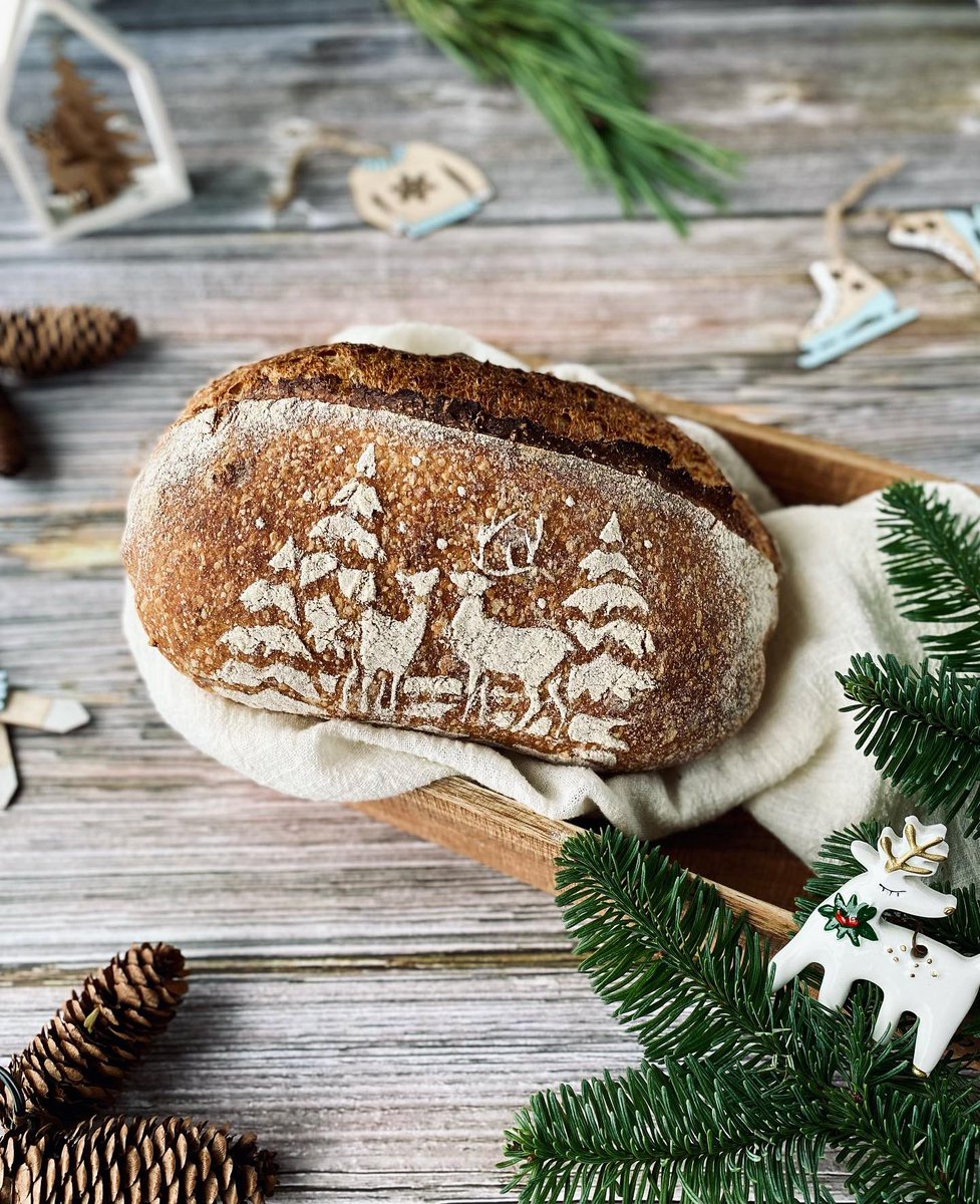 Winter scene - baked version 🦌🌲❄️

#whiskfever #breadscoring  #sourdough #artisanbread #baking #weekendbaking #homemadebread #foodphotography #bread #realbread #sourdoughbread #winter #festive #stencilart