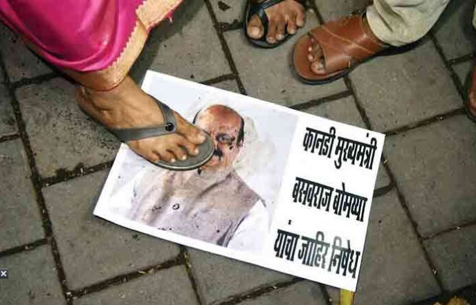 AnaghaAcharya's tweet photo. वंदनीय छत्रपती शिवाजी महाराज आमचे दैवत... आणि कर्नाटकचे मुख्य मुर्खमंत्री म्हणतात महाराजांचा अवमान ही छोटी गोष्ट??? संतापजनक... शिवसेना हे सहन करणार नाही! #ChhatrapatiShivajiMaharaj #BJPinsultsShivajiMaharaj #BanBJP https://t.co/1SffQBREDQ