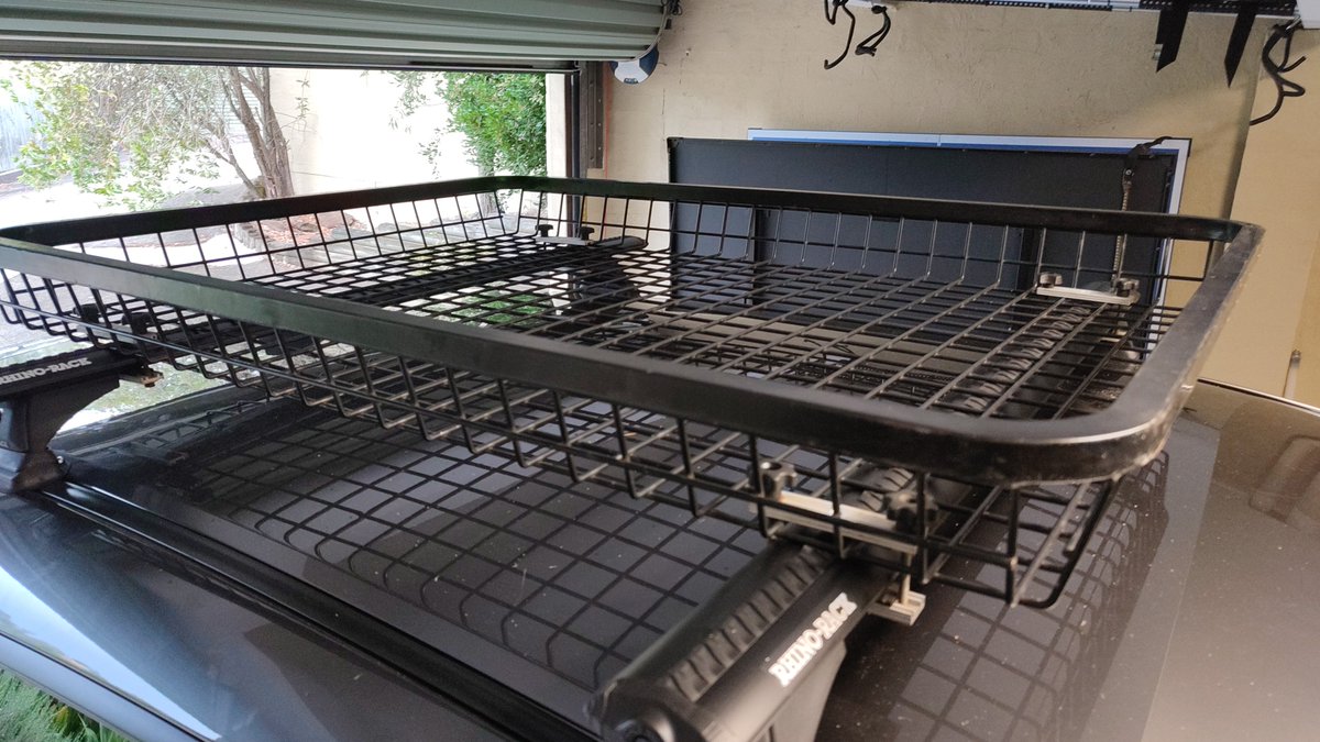 Masashi_Sydney's tweet photo. Roof Rack + Basket装着完了っ！
今週末のキャンプ楽しみだなぁYew🤙#RhinoRack #Prorack https://t.co/yVmD017RnL
