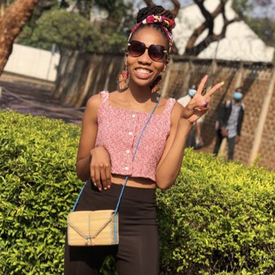 MantateQueeneth's tweet photo. If you see me and conclude I have money, by all means continue. I receive🥰
#RichAuntVibes #YourRegularGirl #SmileCapture #NewProfilePic https://t.co/rfb9XRYoOS