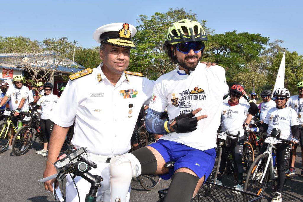 PIB_Panaji's tweet image. A 60 km cycle ride was organised by the Goa Naval Area in association with triGoa today to commemorate the Diamond Jubilee of the liberation of  Goa. Around 500 riders from Goa participated in the event. 

#GoaLiberationDay
#GoaAt60