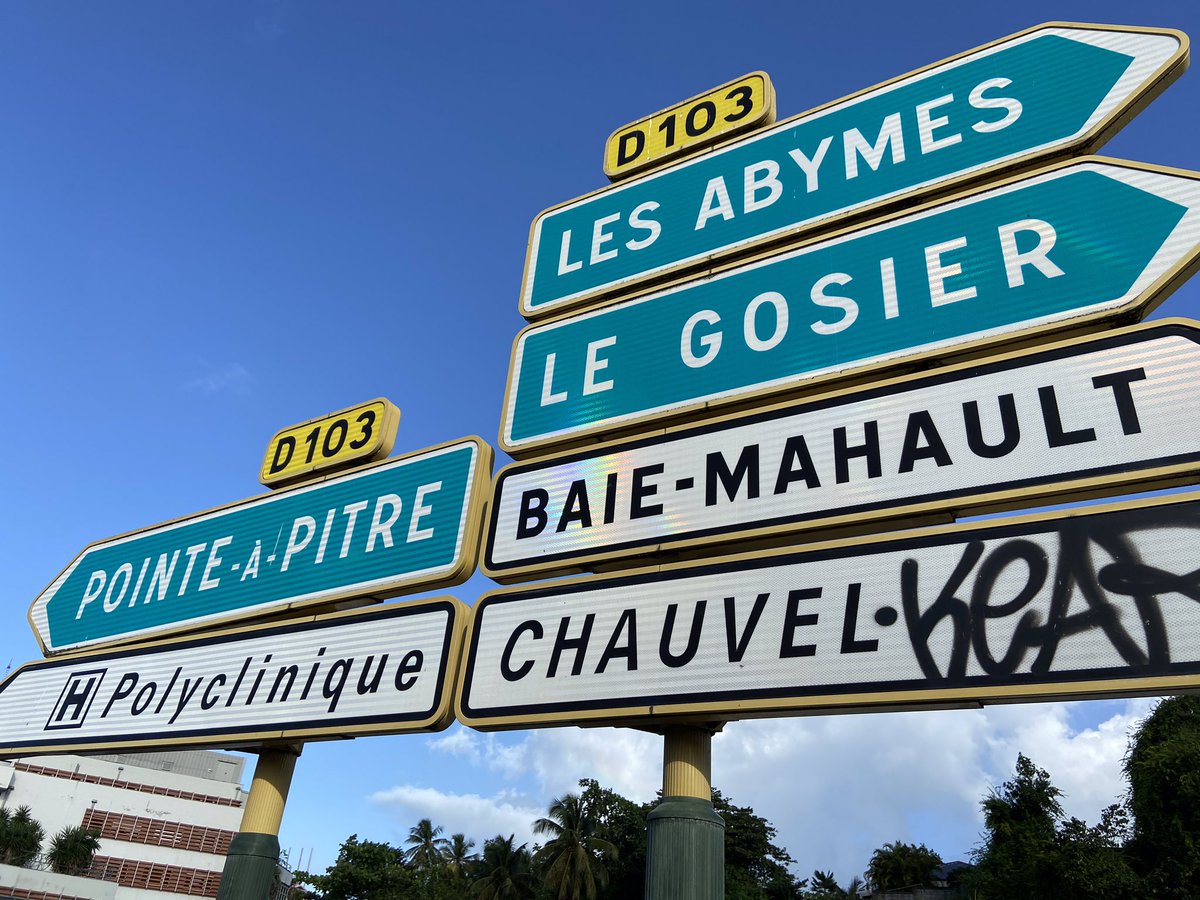 maliteo63's tweet photo. Fin du #déplacement de @JLMelenchon aux #Antilles aujourd’hui ! La #teamfrance3 rentre au #bercail !! Merci à celles et ceux qui ont suivi notre travail sur les #antennes de @Francetele @infofrance3 @infofrance2 @franceinfo ! La #campagne #présidentielle continue ! https://t.co/MS3fmb5M0O