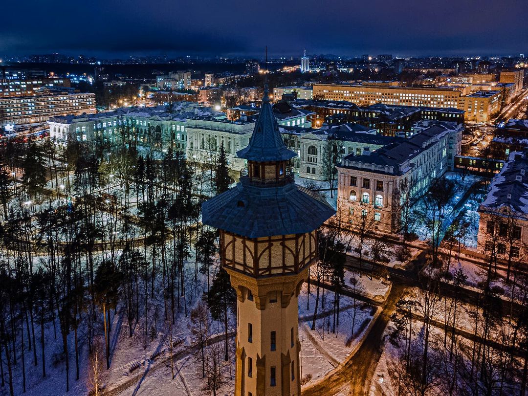 spbpu_official's tweet photo. Winter at Polytech! ❄️
Have a good day and enjoy your weekend!
Thanks for the great photos @kopylov.andrew @lexleria @_paperbunny_
#spbpu #polytech #studyinrussia #studyspb https://t.co/SVhrLbTtjs