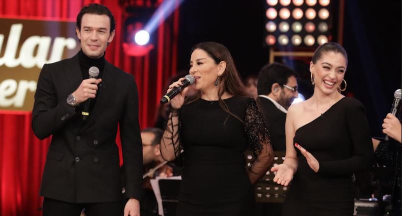 Aytaç Şaşmaz ve Cemre Baysel’in katıldığı Şarkılar Bizi Söyler sosyal medya gündem oldu! dlvr.it/SFfhBP