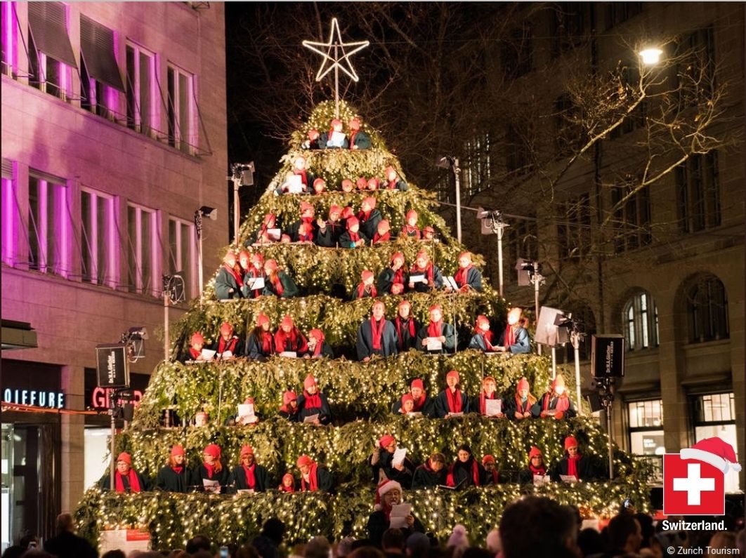 A singing Christmas tree in Zurich! 🎄✨

Rowed up on a vertical podium in the shape of an enormous #Christmas tree, various choirs from the region spread Christmas cheer with their repertoire of Christmas carols.