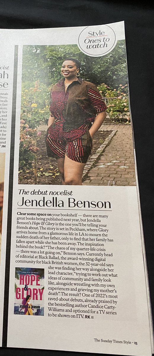 💐Yes, sis @JENDELLA @BlackBalladUK receiving your flowers in @thesundaytimes @TheSTStyle #OnestoWatch