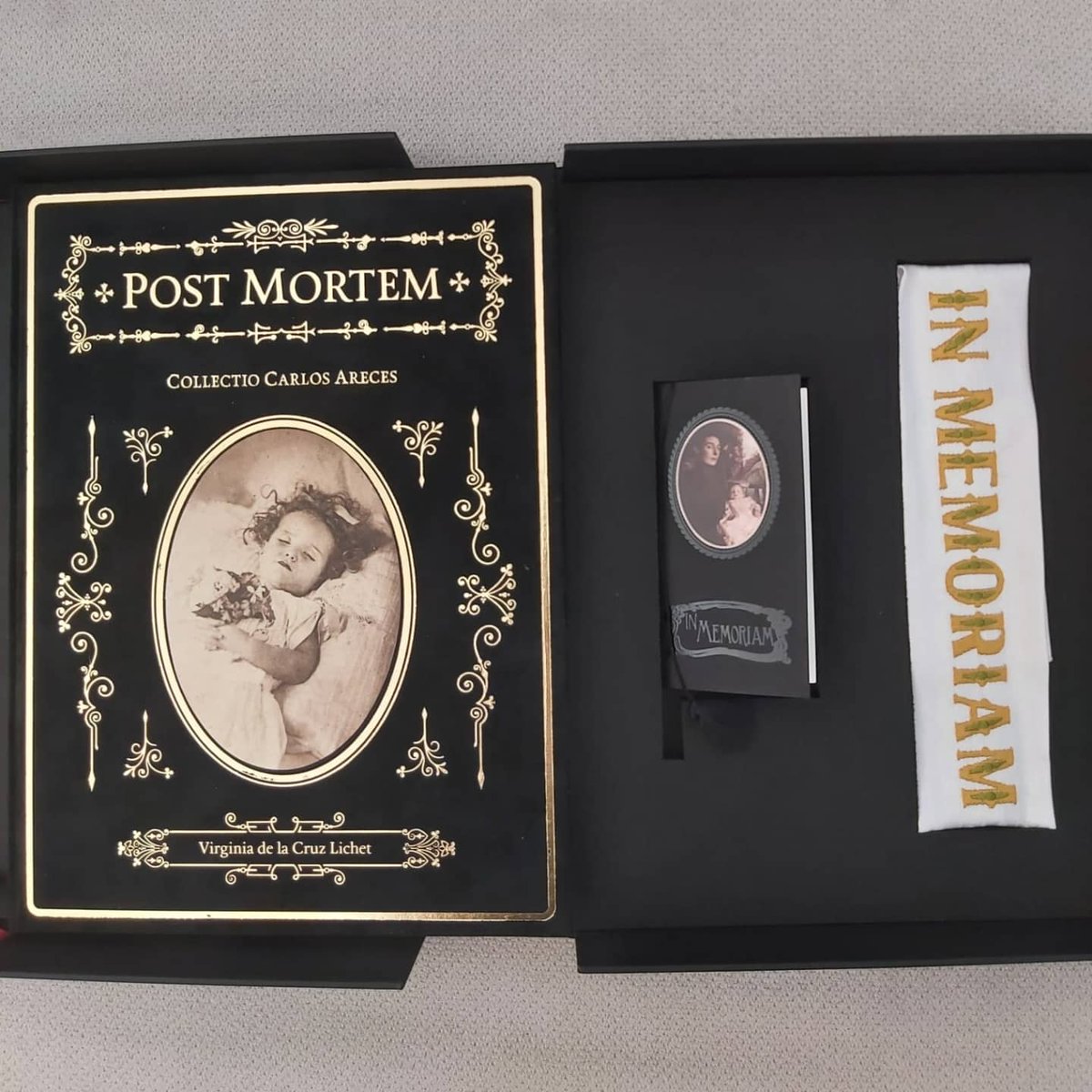 aangelsala's tweet photo. Estuoendo volumen sobre la fotografía post mortem en base a la collectio de Carlos Areces. Imoresionante trabajo de catalogación, estudio y maquetación. Un placer haber moderado su presentación en Libreria Documenta de Barcelona. Gracias  @TitilanteE https://t.co/kUWS2vnJNG