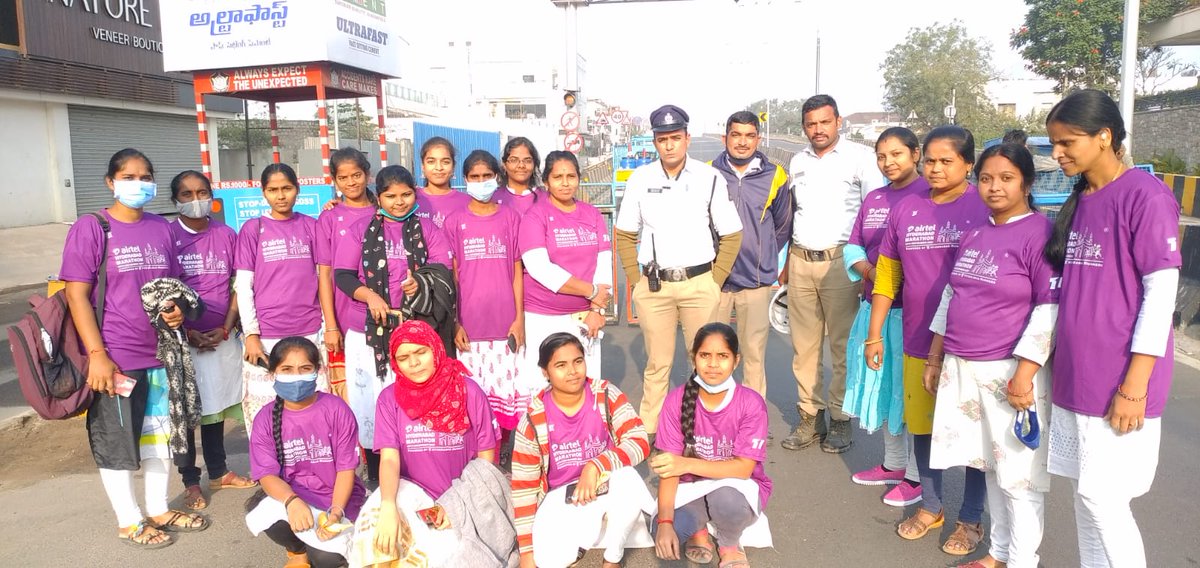 run4agirlchild's tweet photo. #KishoriVikas beneficiaries volunteering & organized drink stations @ today’s #AirtelHyderabadMarathon and cheering up the runners along the way.
Gear up for the #RunForAGirlChild in February 2022 Register here https://t.co/0ozzAMZlUl
#SevaBharathi #RFGC6 #GirlEmpowerment https://t.co/h1Xy5dIiHV