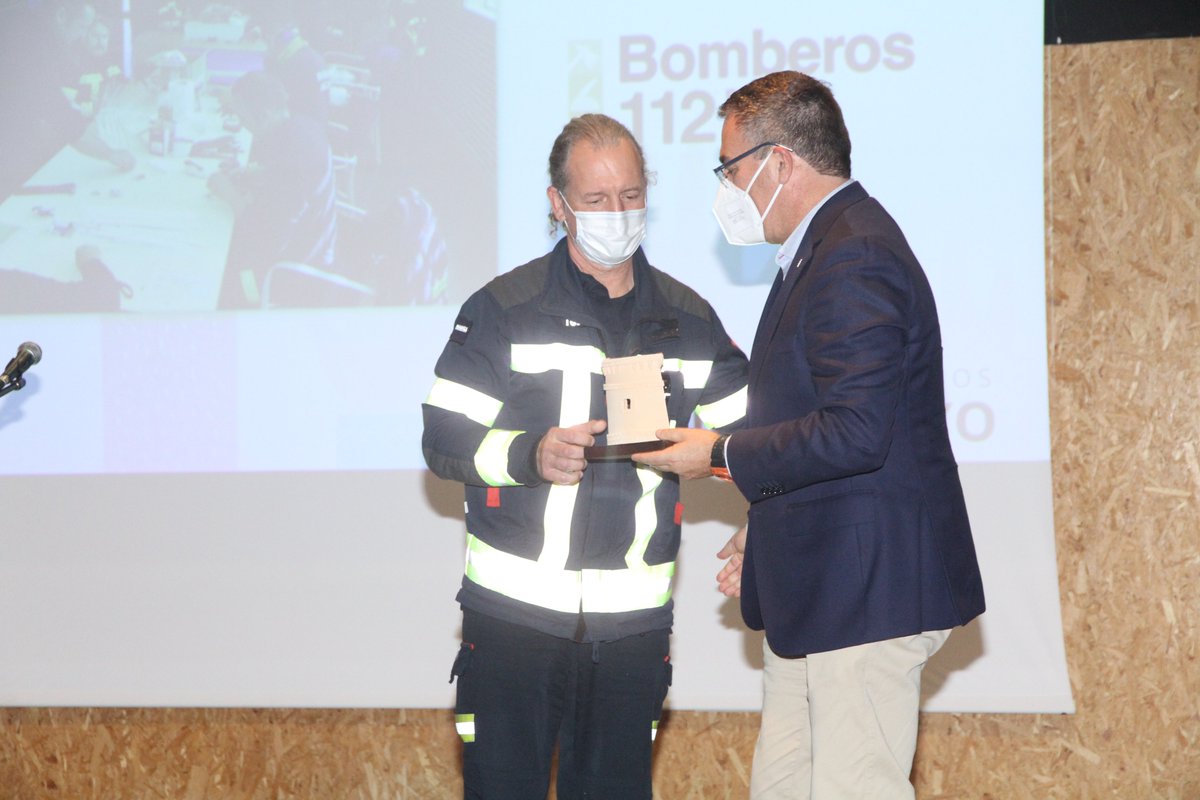 ElCampelloAyto's tweet photo. #PremiosSolidariosLuisMinayo #Voluntarizate 💜Toda la información en 👉https://t.co/6ocRcECSsf Gracias a @BomberosDipuALC, @munozboschsl, panadería #JOYMA, empleados de @TramdeAlicante, #ChefMaestroSpain y 💜💜💜💜 a Luis Minayo. https://t.co/HjwHkqbaYX