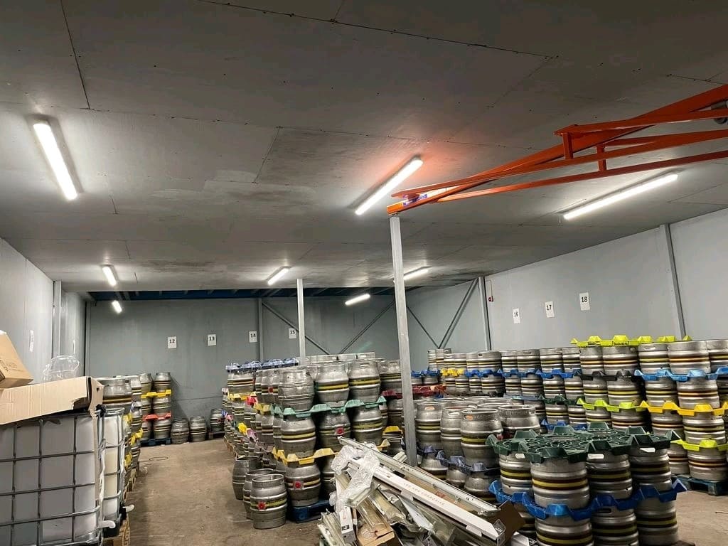 NewPhase9's tweet image. A recent LED conversation carried out at Abbeydale Brewery in Sheffield.
.
.
A couple of after pictures, not only is the workplace brighter but also a lot cheaper to run and maintain 🙌 💰 

@ansell_lighting
@abbeydalebreweryltd
#ledconversion
#LED #sheffield #brewery #efficiency