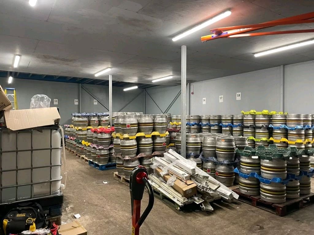 NewPhase9's tweet image. A recent LED conversation carried out at Abbeydale Brewery in Sheffield.
.
.
A couple of after pictures, not only is the workplace brighter but also a lot cheaper to run and maintain 🙌 💰 

@ansell_lighting
@abbeydalebreweryltd
#ledconversion
#LED #sheffield #brewery #efficiency