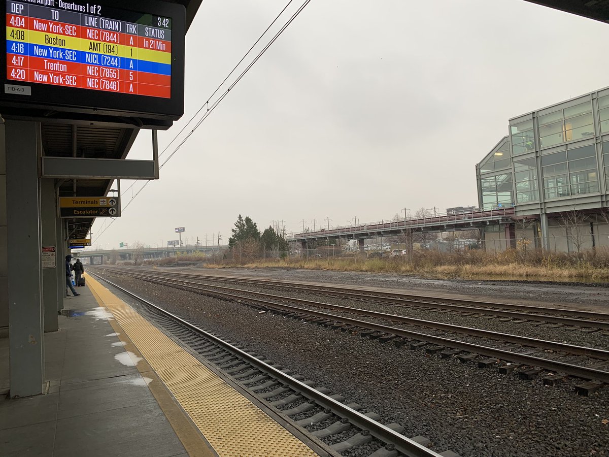 kimcorley_001's tweet photo. On to the train. https://t.co/ABBqE7QUKo