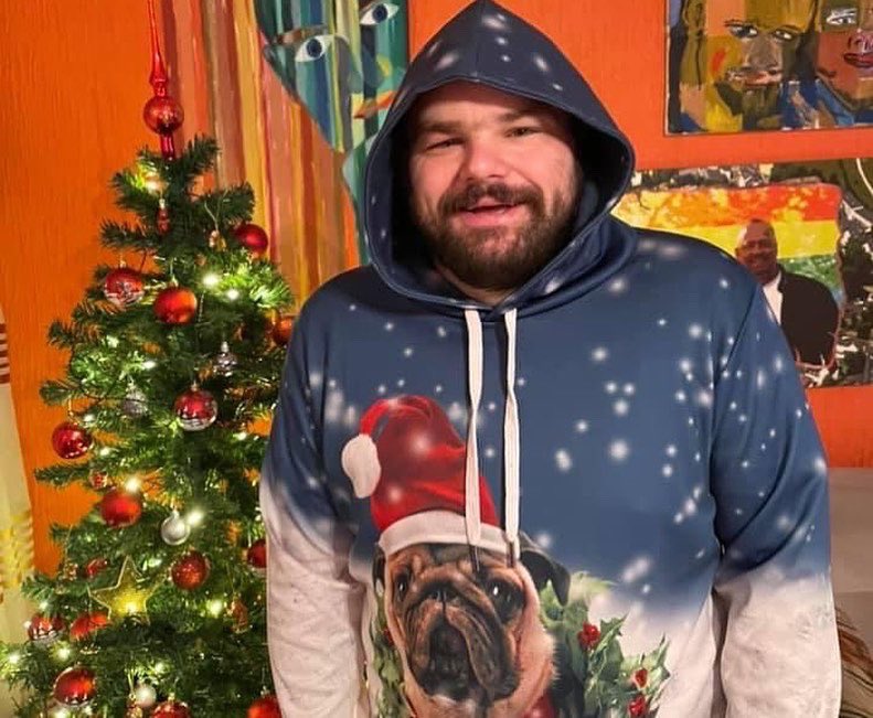 Ueffcken's tweet photo. Wir wünschen euch einen schönen 4️⃣. 𝓐𝓭𝓿𝓮𝓷𝓽 Benny&Uwe und Mops Molle 🌲🎅#Weihnachten #4advent #schwerte #gayliebe https://t.co/MapA3SjMVY