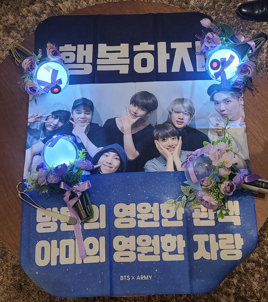 yooteamjangbts's tweet photo. 우리 예쁜 날개
태횽이를 두고 시집가는날
너무 예뻤다
남편님 피케팅참전 약속과 콘서트약속은 꼭 지키리라 두눈 부릅뜨고 지켜볼꺼임 ㅎ
예쁜아미밤부케 공쥬야~ 고맙다
겸아~ 럽럽아~3월 서울 알지?ㅎ
@3girlsupermom @Pmh0907 
@lanibts9315 
#출구없는_누나_매직타래 https://t.co/MsLxVtxfE7