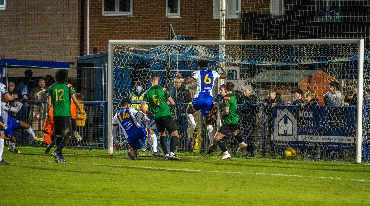 IsthmianLeague's tweet photo. https://t.co/H1gQRmQX2O
Tight at the top!

Two points separate the top four- and Phoenix Sports score five! It’s our Pitching In Isthmian South East round up. Image: Ray Turner. 

#IsthmianLeague #PitchingIn https://t.co/Vw6gbzZtK3