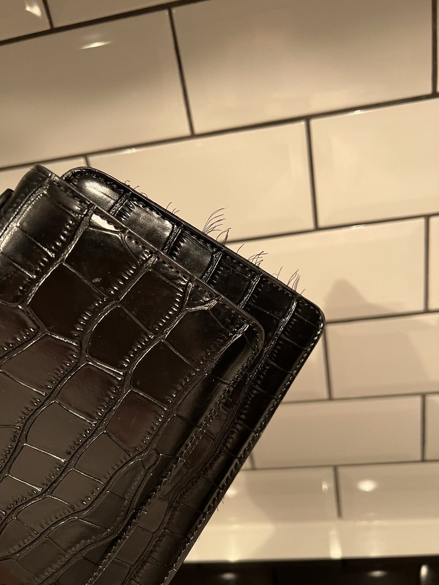 robynmayx's tweet photo. Fast fashion alright 🤯 @Missguided bag used once and already splitting xxx https://t.co/pwpumIY3SV