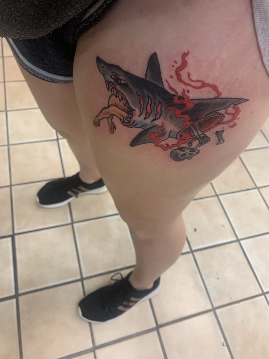 Chloe_k103's tweet photo. New ink 🤟🏻#tattoo #art #shark https://t.co/zUcOAKNX4K