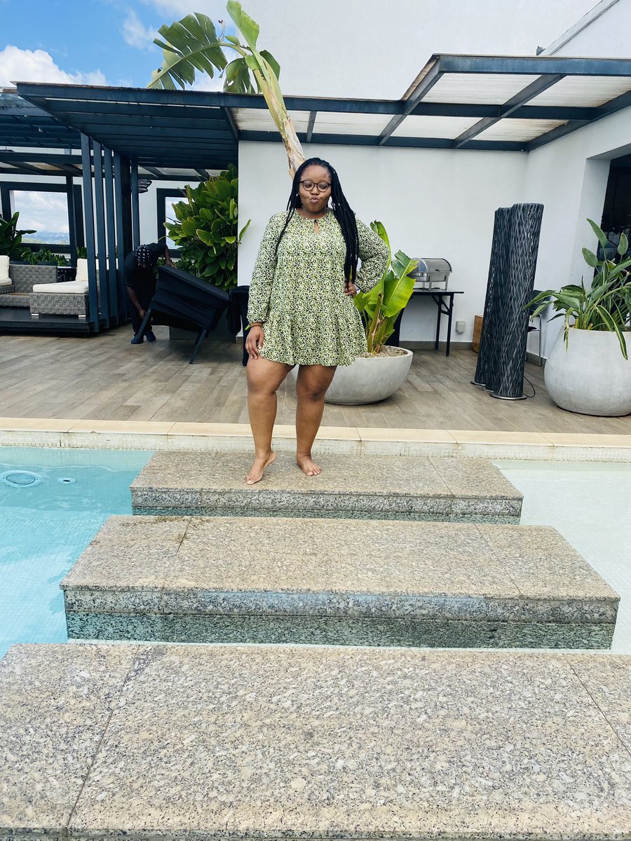 Khazi_Rinae's tweet photo. Ri tshe henefha Nairobi! Sundays are for resting #PoolsideChilling โบ๏ธ๐#VendaGirlsInNairobi #DecemberingInNairobi https://t.co/HOqojucajp