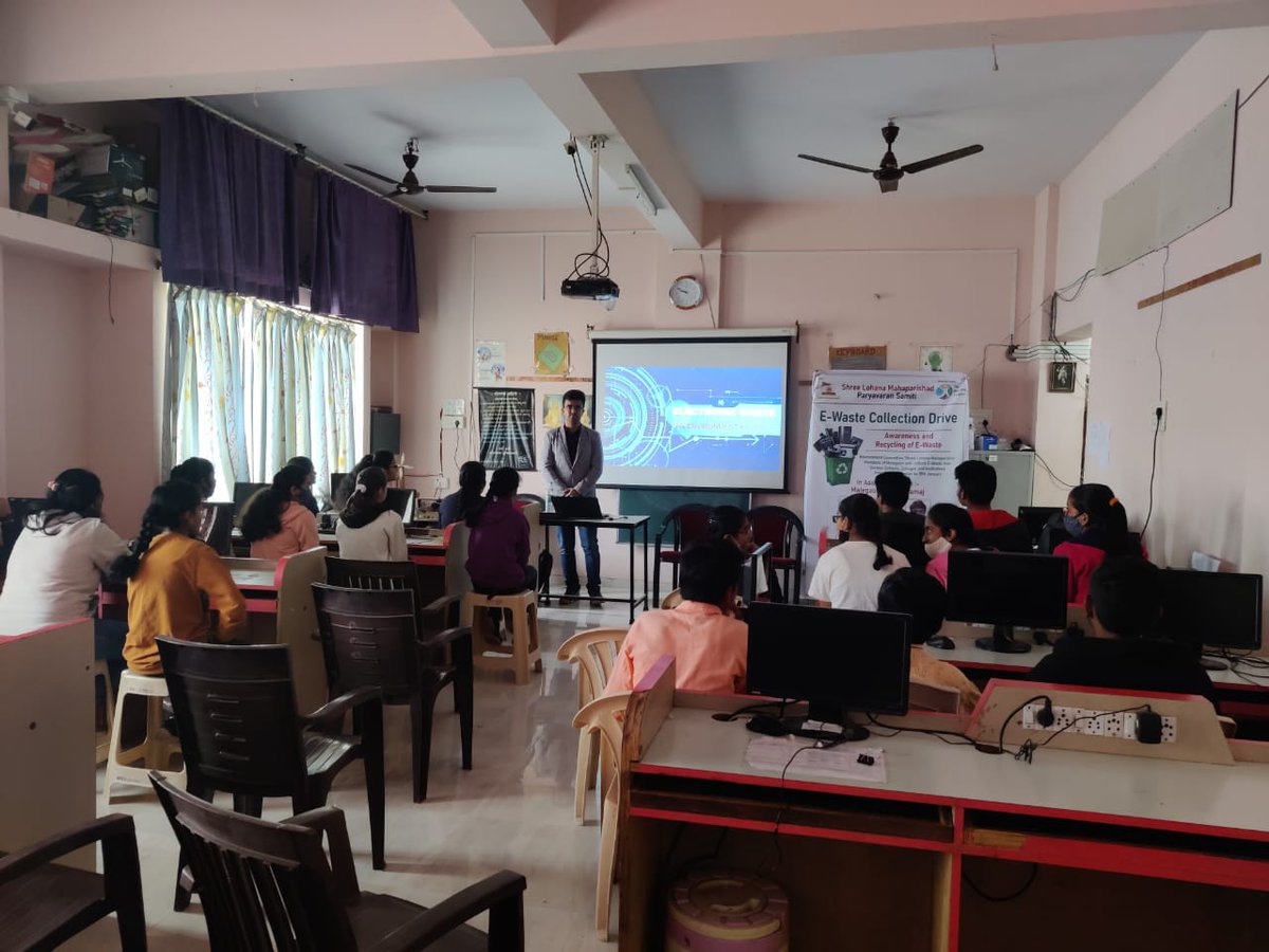 kirit_bhimani's tweet photo. #Great efforts  by young   Dhruv in Malegaon. Spreading awareness about an initiative "Know Your Waste and Recycle" by Env. committee Shree Lohana Mahaparishad. #AzadiKaAmritMahotsav @satishvithlani #LMPEC @NarendraModi @AmitShah #recycling #ActNowForFuture @Somnath_Temple https://t.co/04UJUmjZQd