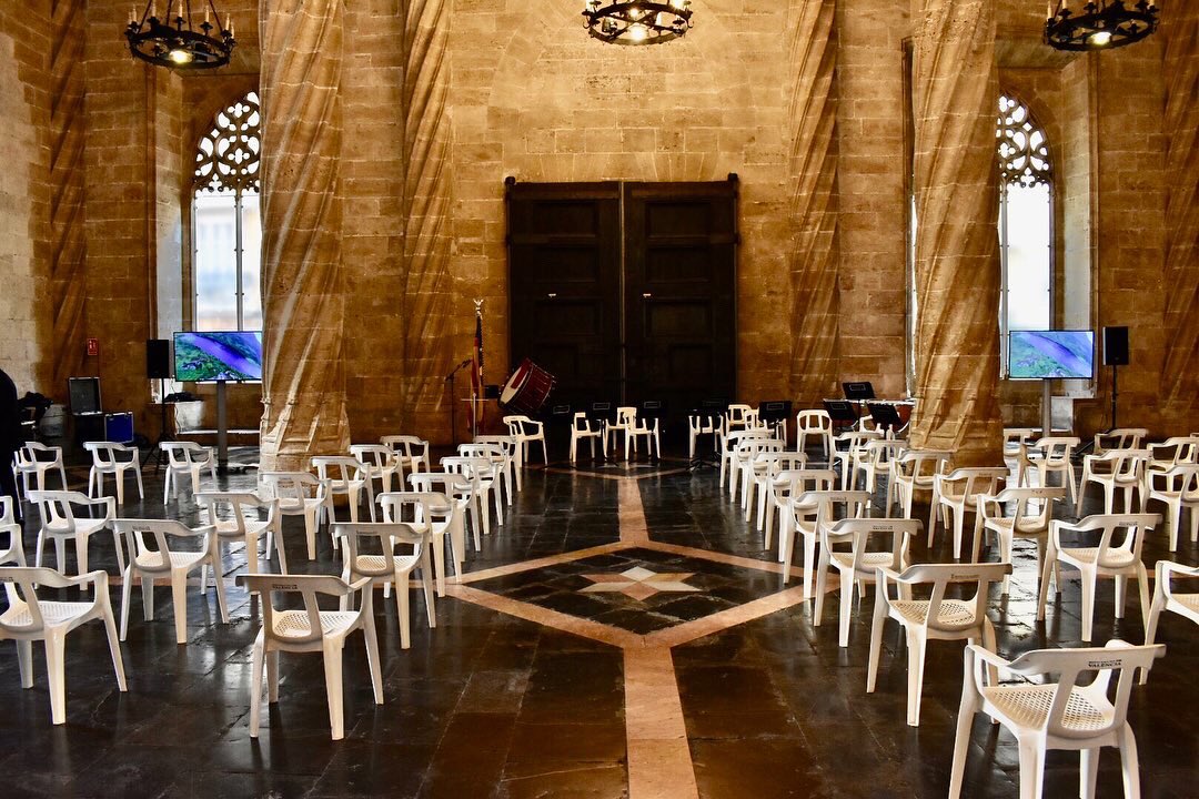 ⏰Apenas 40 minutos para que empiece la II Gala de Premios Seu-Xerea-Mercat.

Se engalana la Lonja para albergar la gran cita de homenaje a nuestros premiados.

#PremiosSXM #Fallas22 #Fallas #Falles #Falles22 #LlargaVidaALesFalles