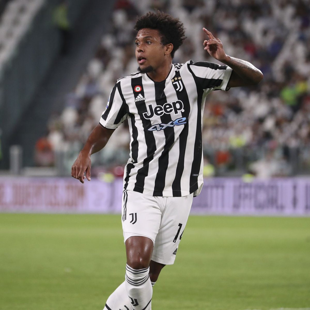 Calciolocoo's tweet photo. #Calciomercato El Leeds United, según informa #Sun, ha puesto sus ojos en el centrocampista de la Juventus Weston #McKennie. El precio del jugador ronda los 20 millones de libras. https://t.co/H6MJYmqV8M