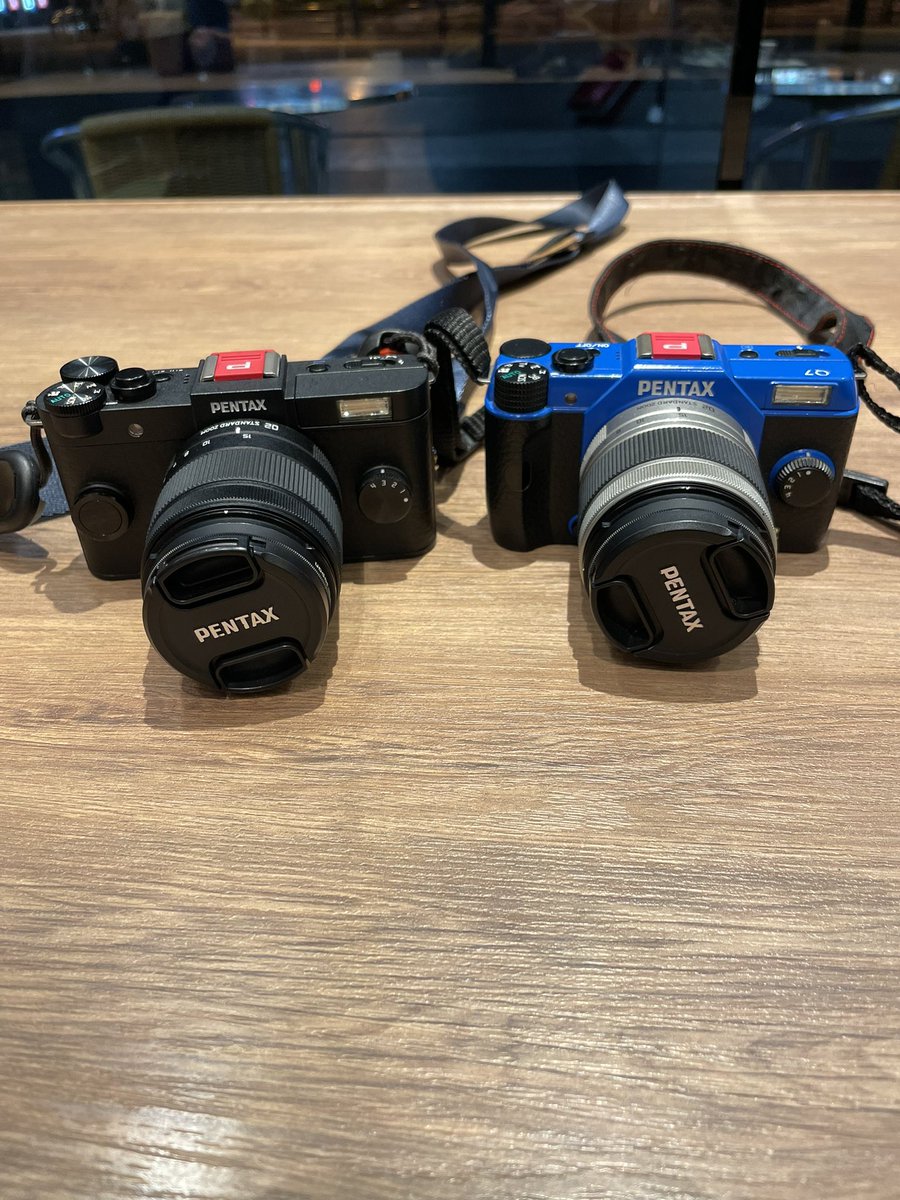 chaaa1898's tweet photo. Q7が我が家にやってきました。相方のQ-s1と並べてまずは一枚。
気軽に撮りたいと思います。
#PENTAX #PENTAX普及委員会  #PENTAX好きな人と繋がりたい　#PENTAX_QS1 https://t.co/p2lBp1bEuT