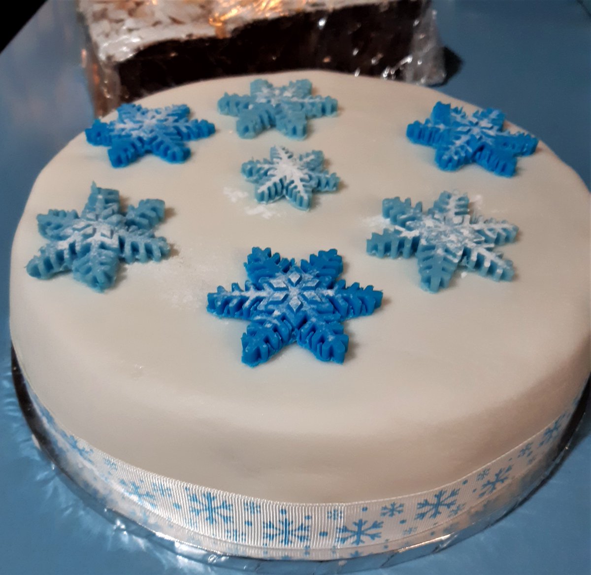 BahaNick16's tweet photo. Not just #festive #tealoves (although there is one awaiting delivery in the background!) @helensw25397831 😋👍🎄 https://t.co/JoUAks42ex