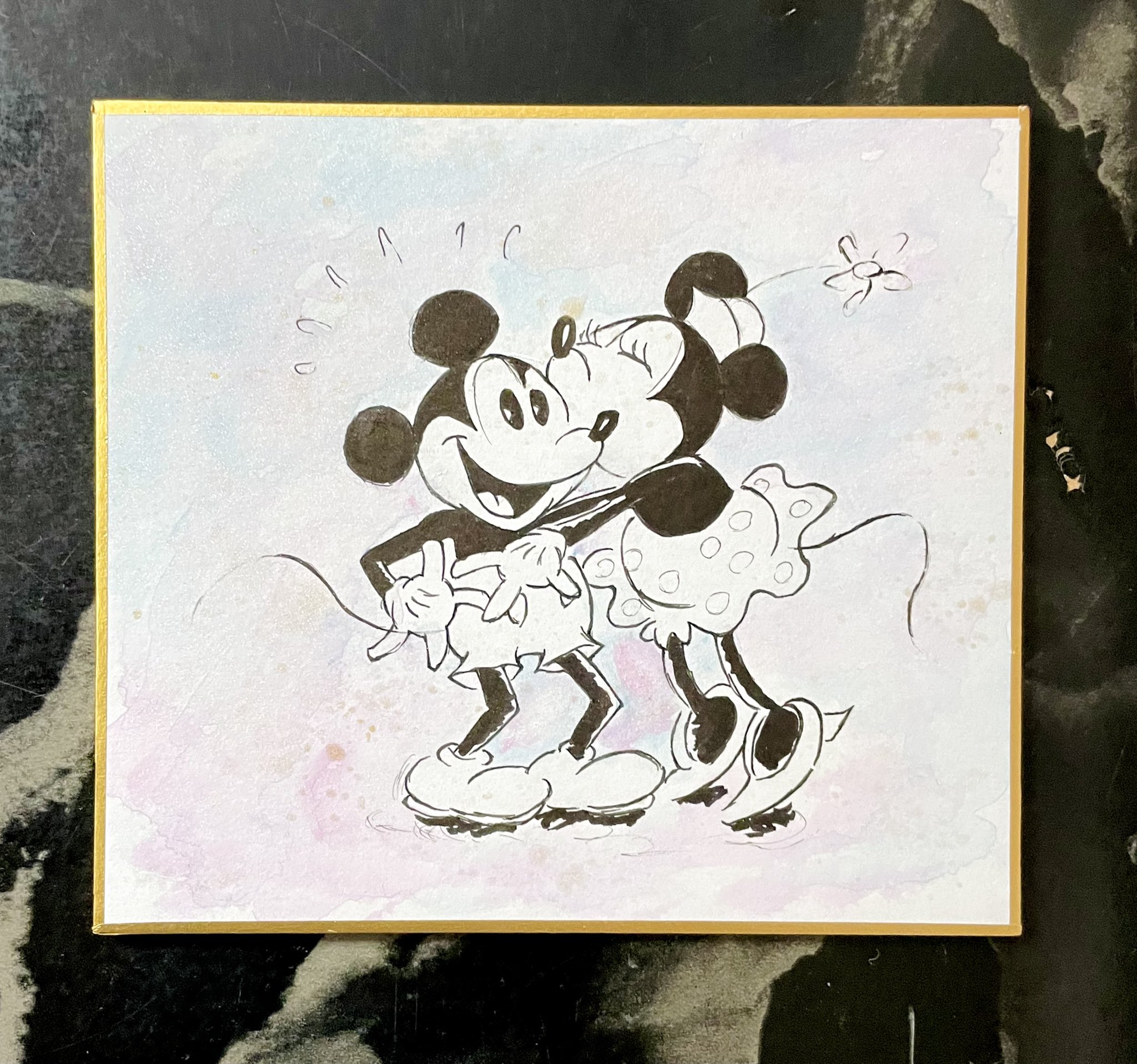 すらん 色紙に描いたー 背景のラメが写真だとわからない ミッキーイラスト 色紙 イラスト イラスト初心者 水彩 T Co Ot7syersup Twitter