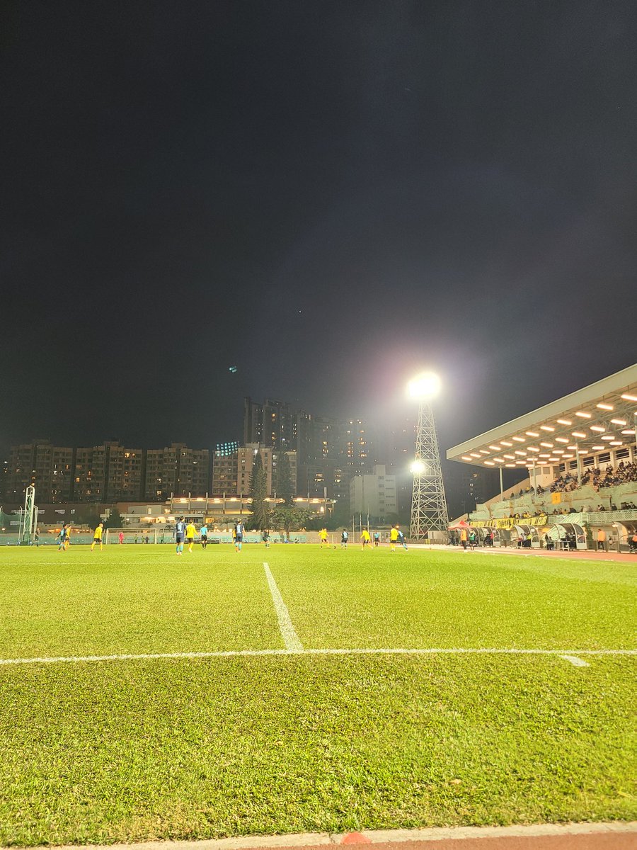 christie_1122's tweet photo. 38’ Rangers 0:1 Lee Man
Wong Chun-ho puts Lee Man forward after Lo Siu-ki could only parry Acosta's tricky tight angle shot. #SaplingCup #hkfootball https://t.co/MBBOTpZKWM